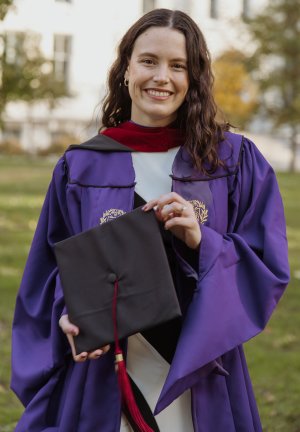 Headshot for Alexandra Cross